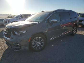  Salvage Chrysler Pacifica