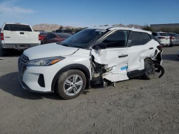 Salvage Nissan Kicks