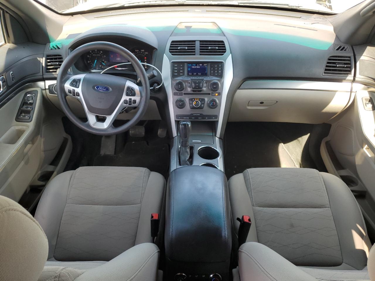 Ford Explorer Image 13