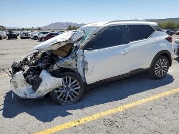  Salvage Nissan Kicks