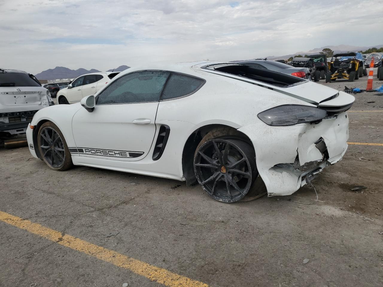 Porsche Cayman Base Image 8