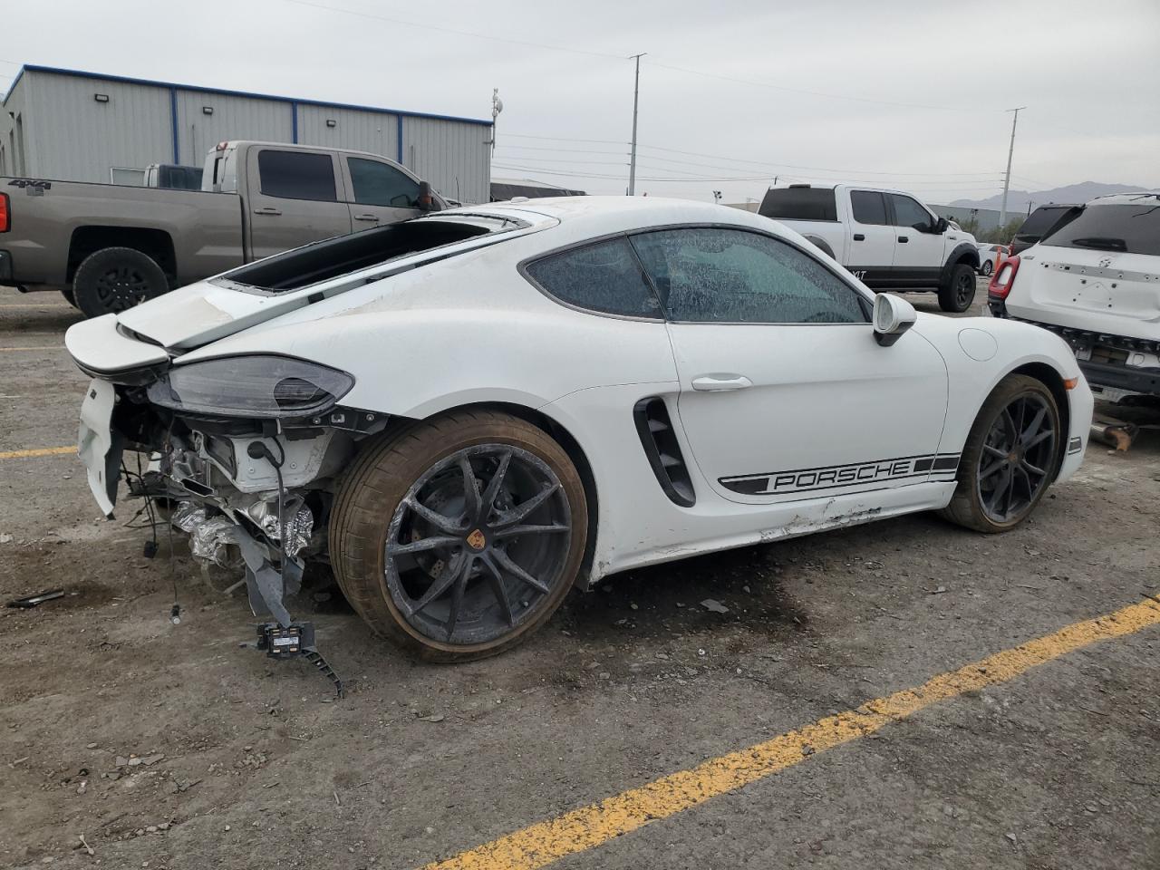 Porsche Cayman Base Image 6