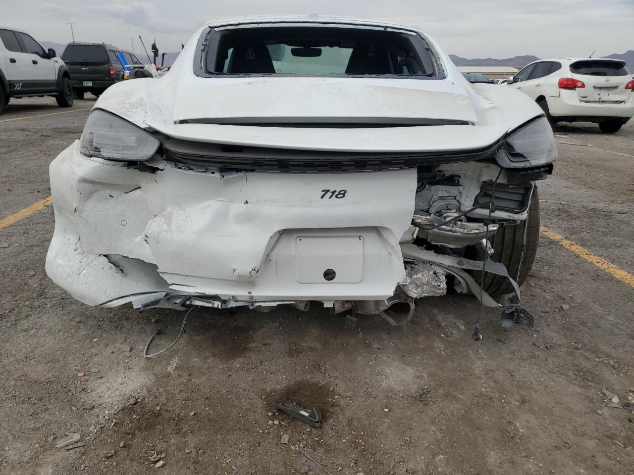 Porsche Cayman Base Image 10