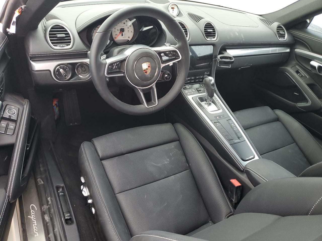 Porsche Cayman Base Image 2