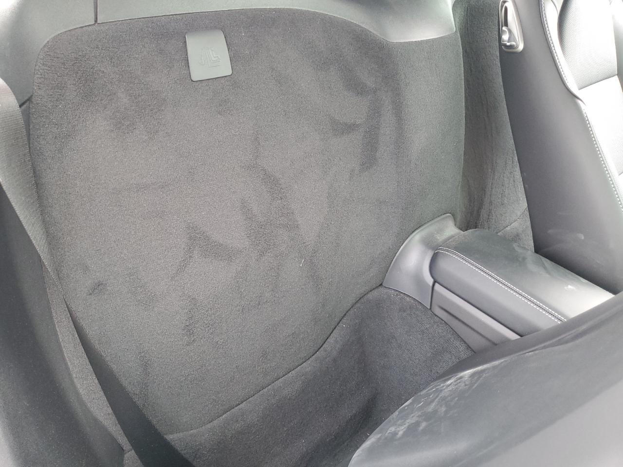 Porsche Cayman Base Image 4