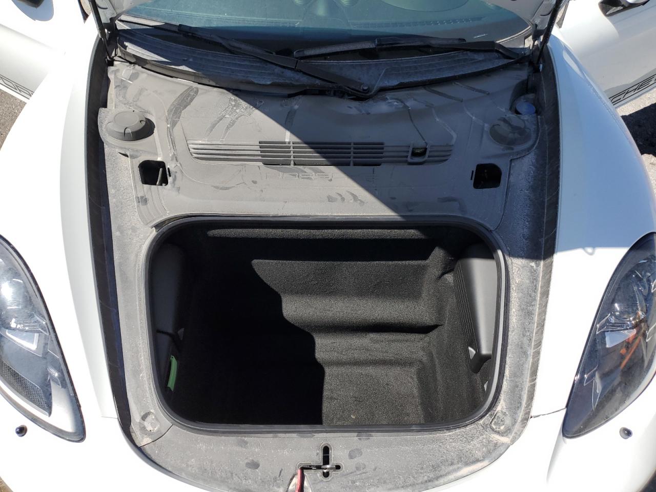 Porsche Cayman Base Image 11