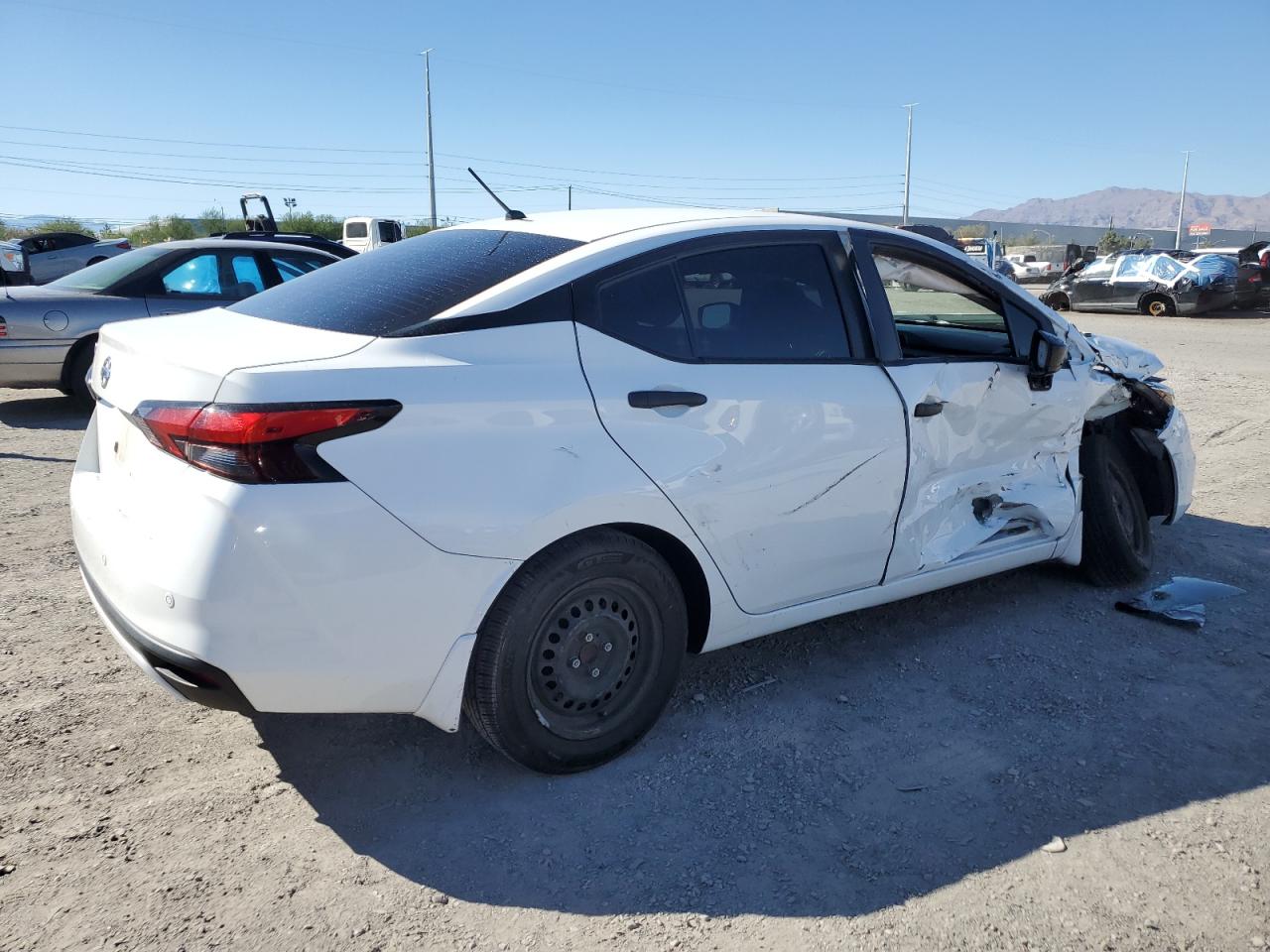 Nissan Versa S Image 2