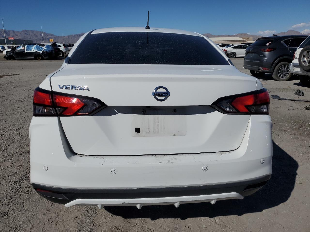 Nissan Versa S Image 11