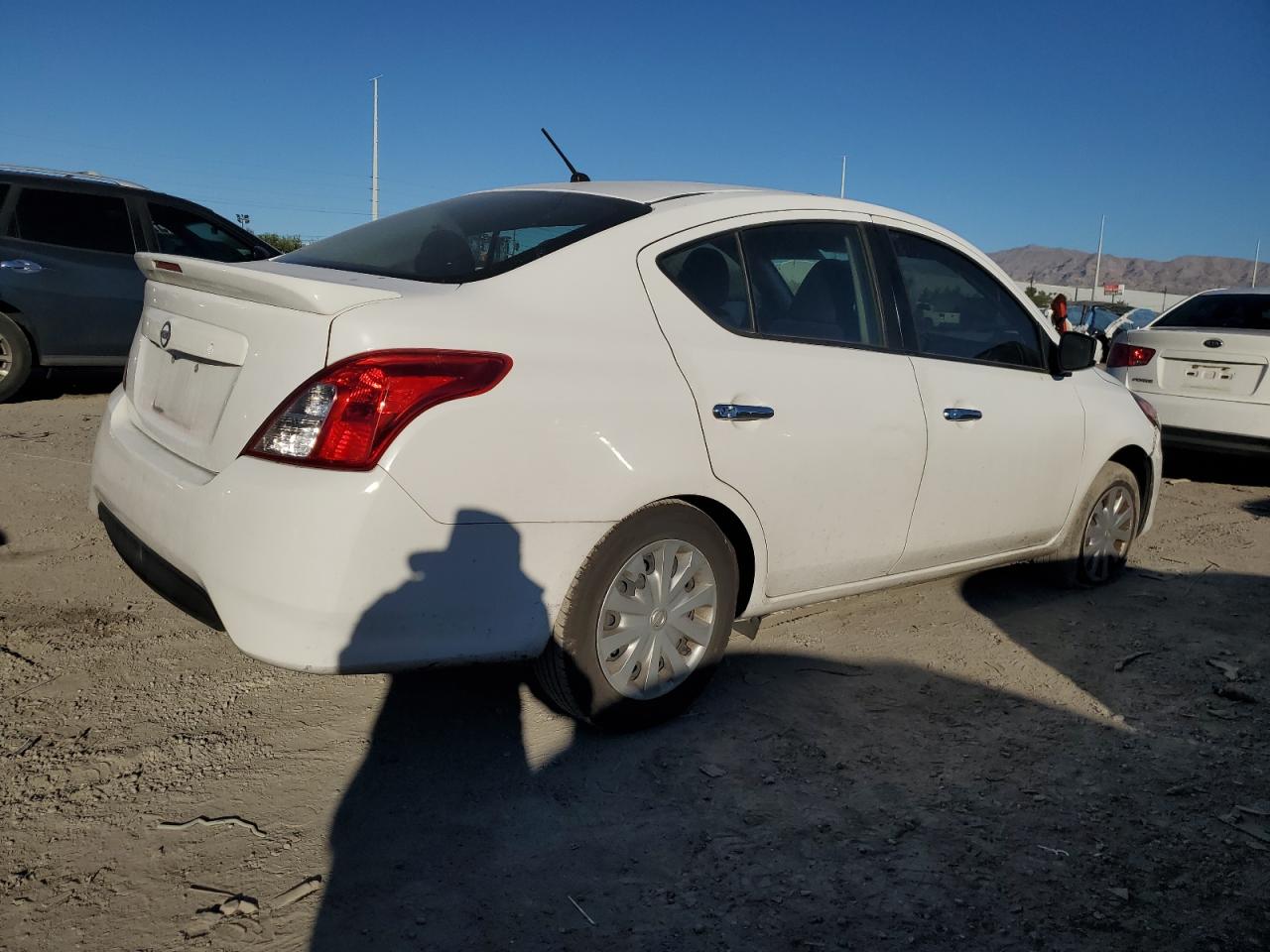 Nissan Versa S Image 8