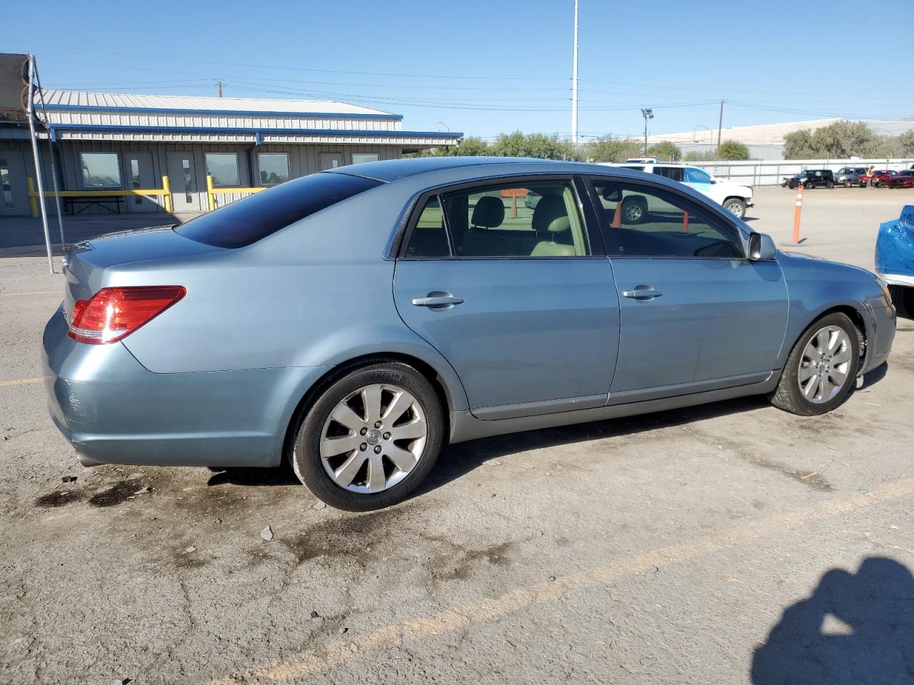 Toyota Avalon Xl Image 2