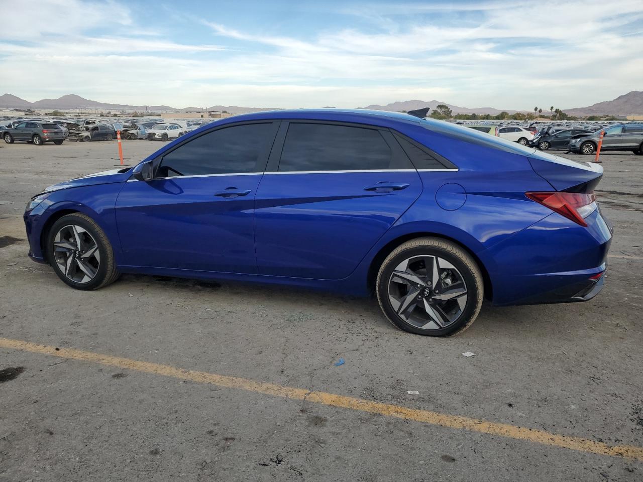 Hyundai ELANTRA Limited Image 2