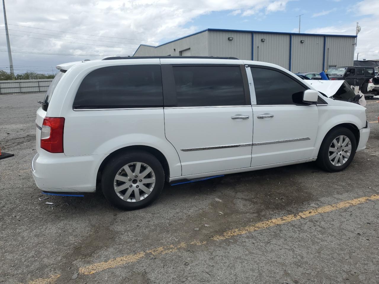 Chrysler Minivan Touring Image 2