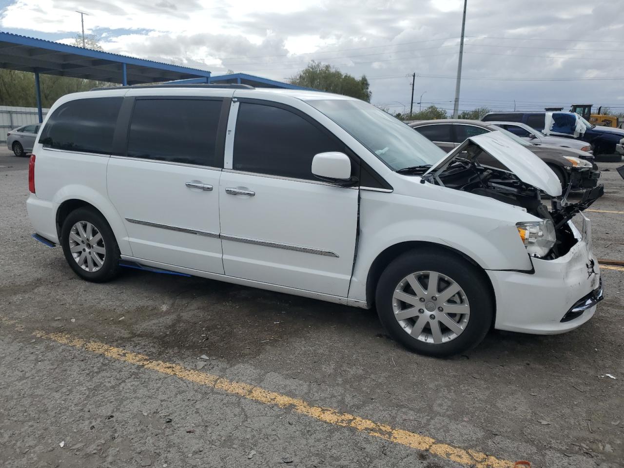 Chrysler Minivan Touring Image 4