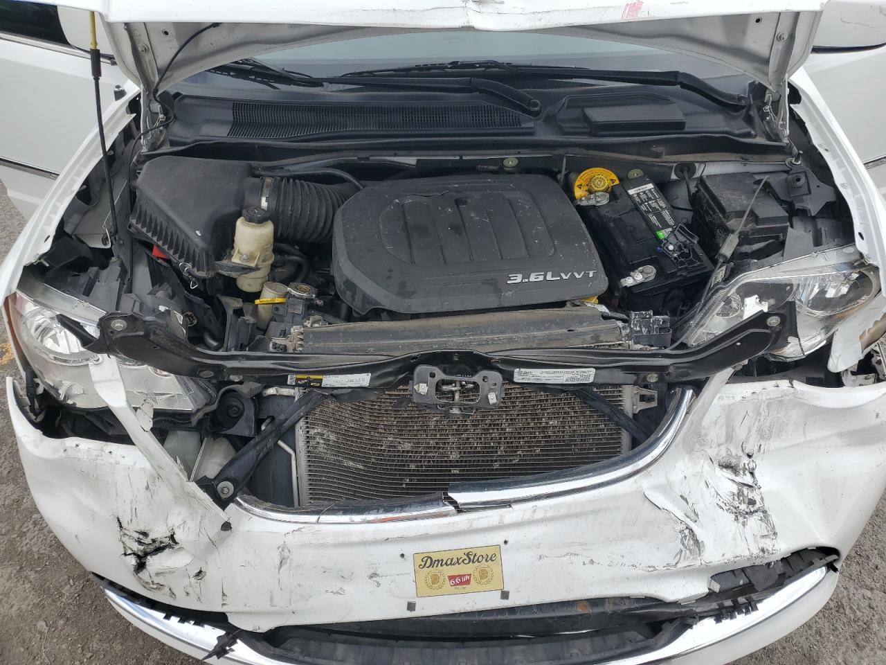 Chrysler Minivan Touring Image 6