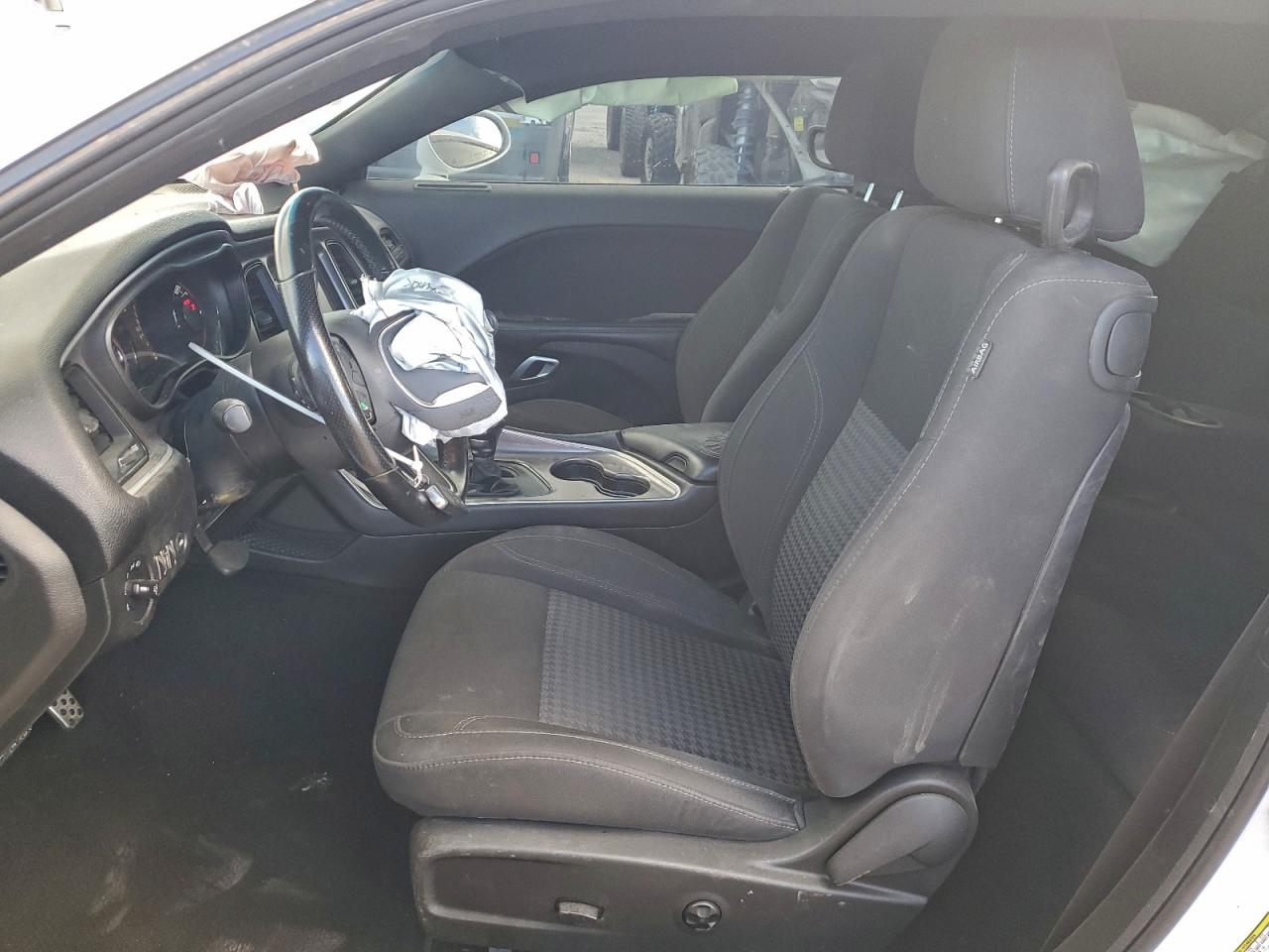 Dodge Challenger Sxt Image 4