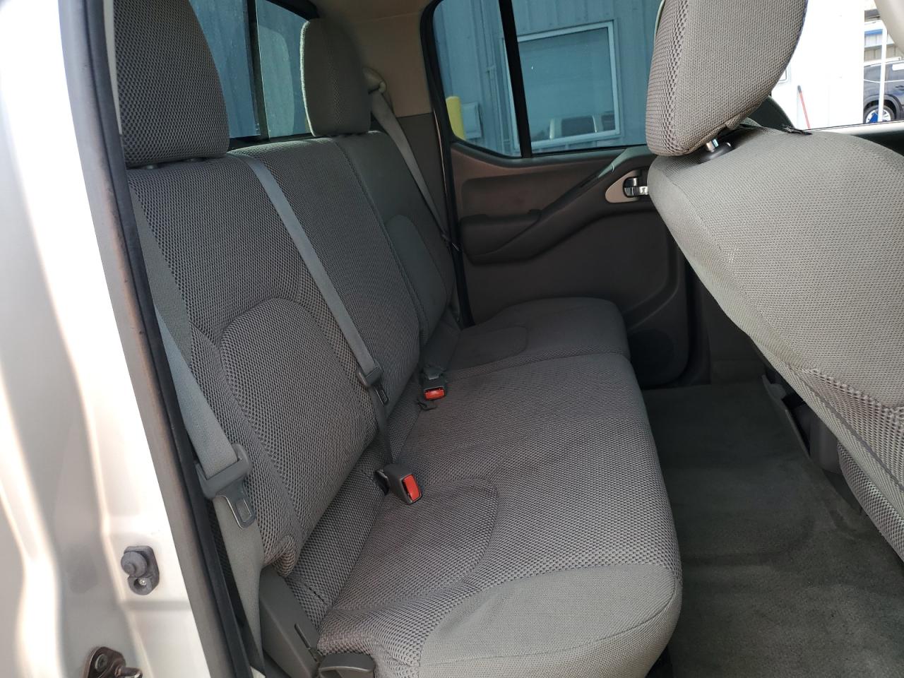 Nissan Frontier S Image 7