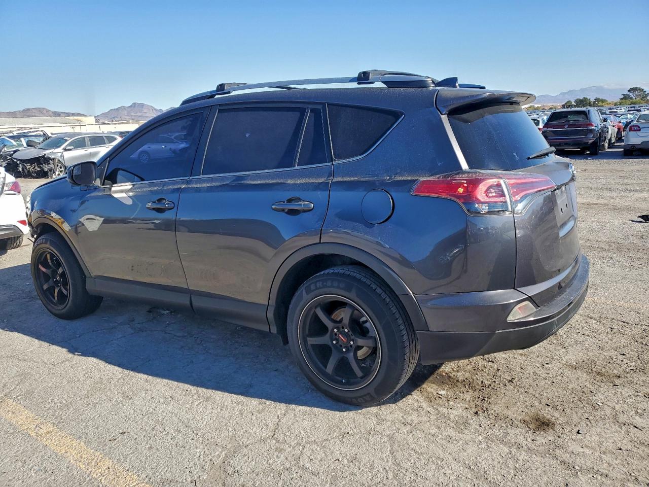 Toyota RAV4 Le Image 2