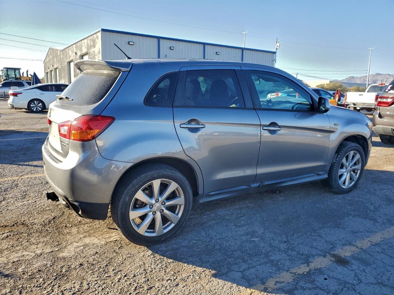 Mitsubishi Outlander Es Image 4