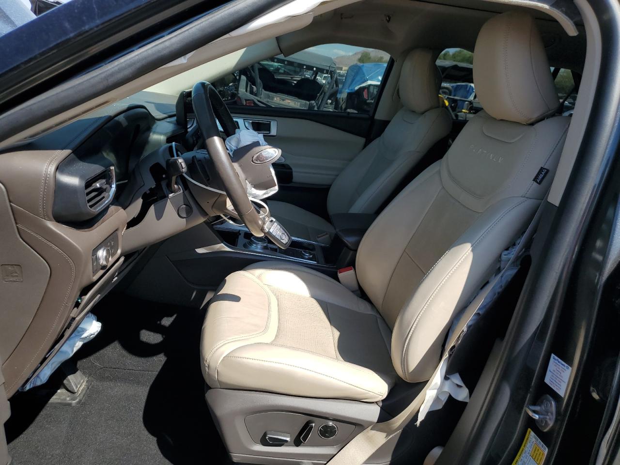 Ford Explorer Platinum Image 7