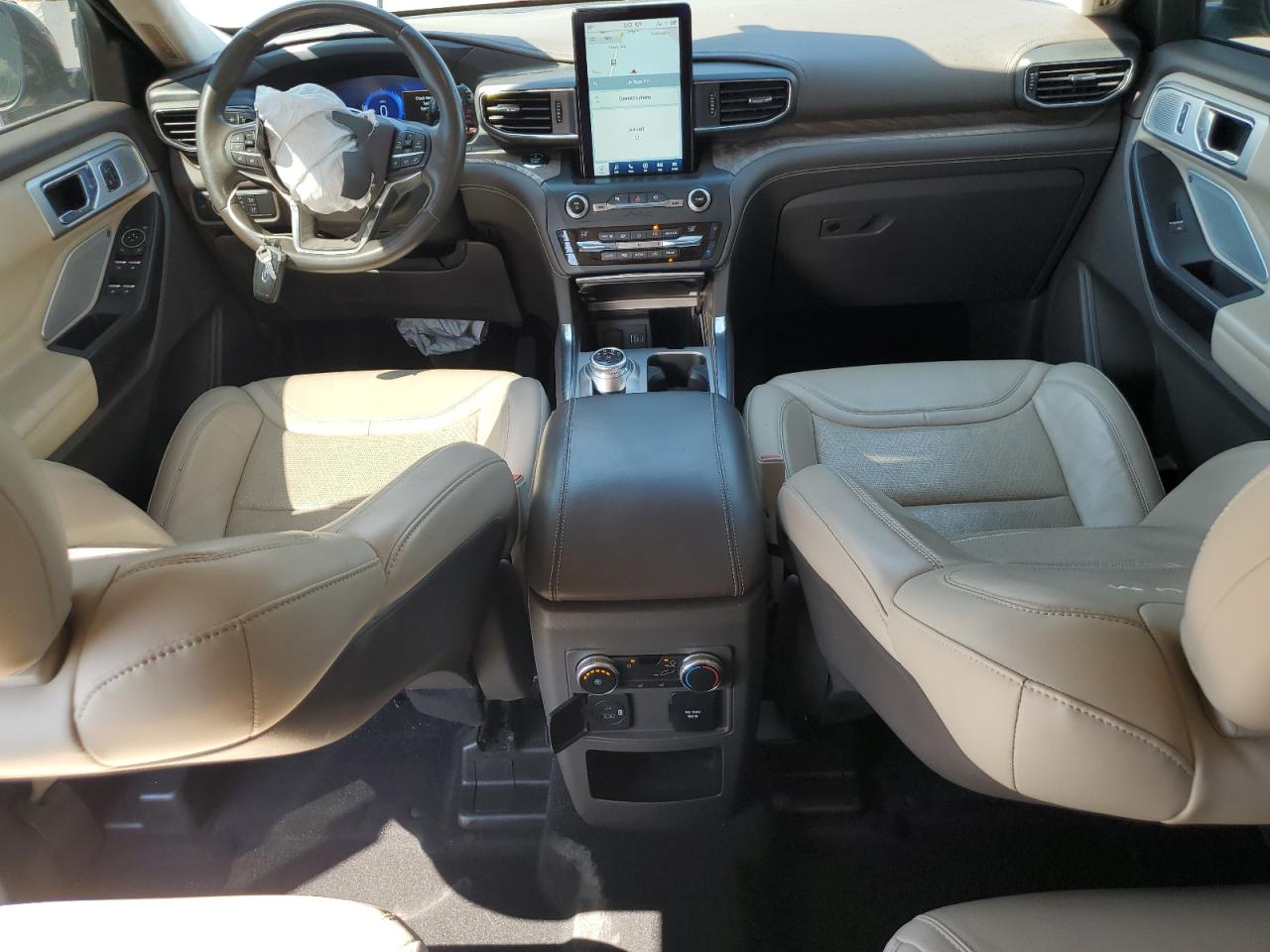 Ford Explorer Platinum Image 4