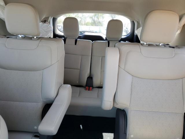 Ford Explorer Platinum Image 9