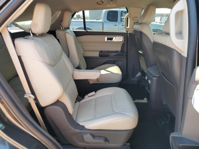 Ford Explorer Platinum Image 11