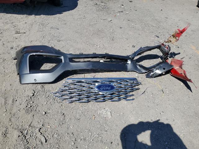 Ford Explorer Platinum Image 14