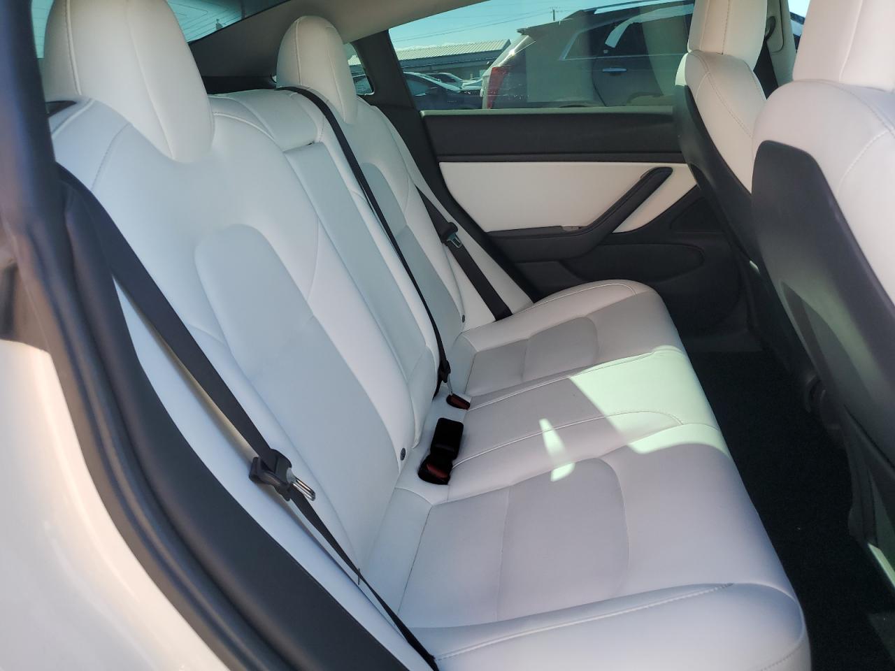 Tesla Model 3 Image 9