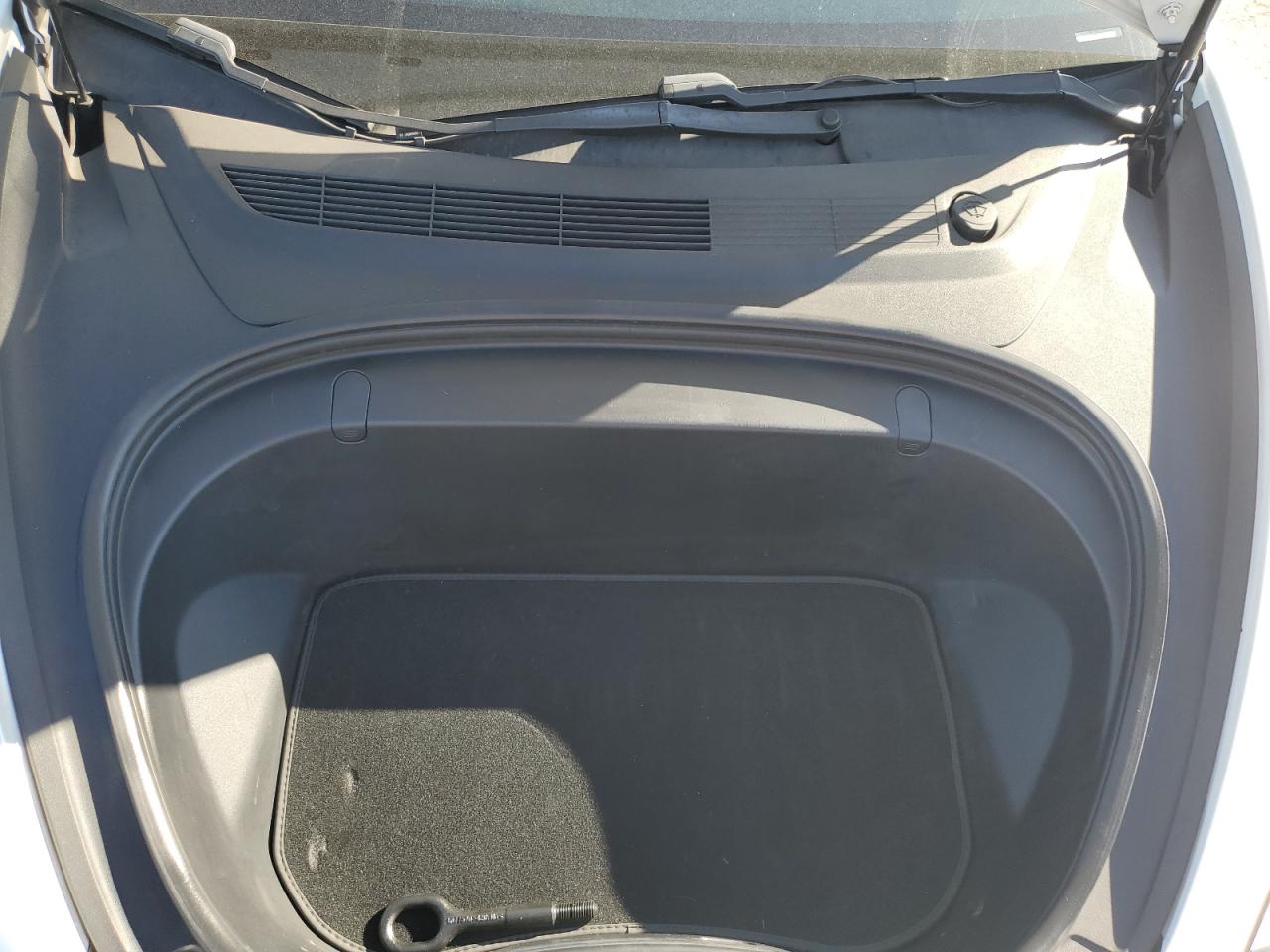 Tesla Model 3 Image 8