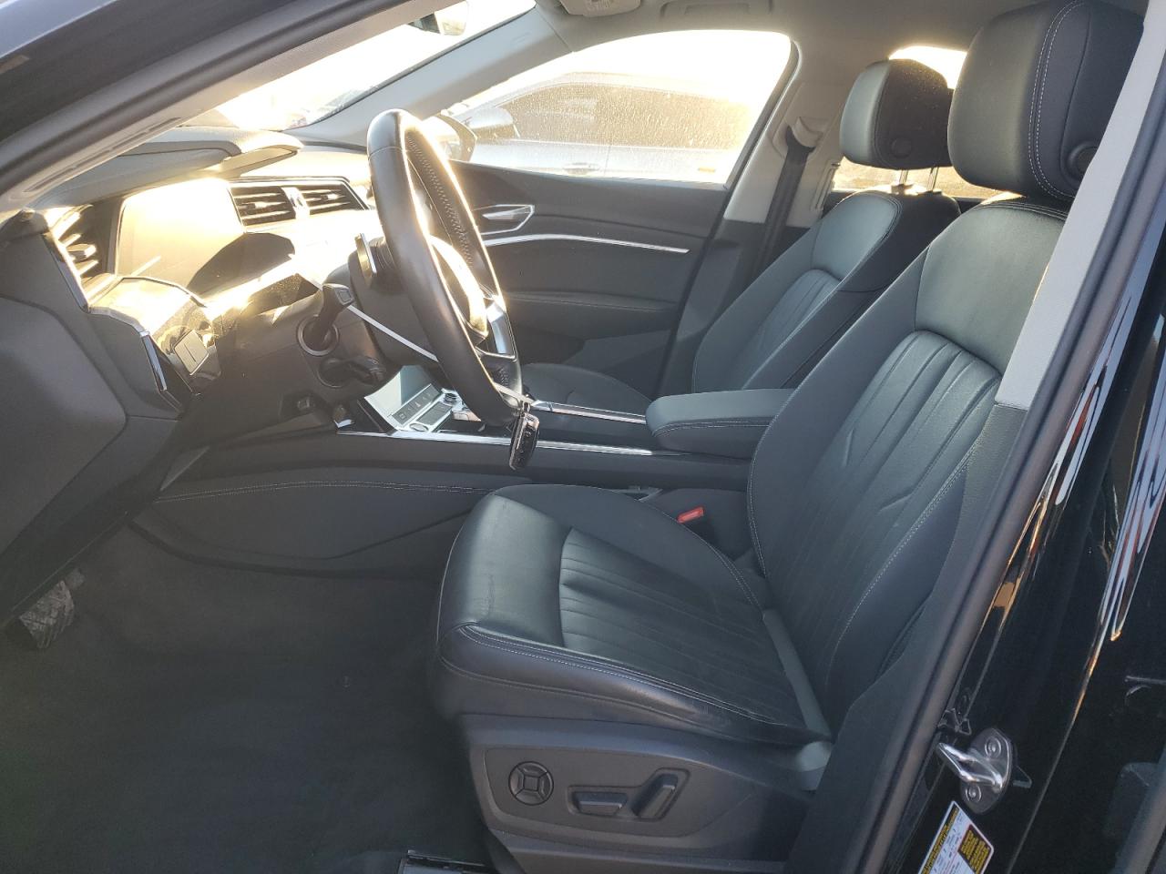 Audi e-tron Premium Image 9