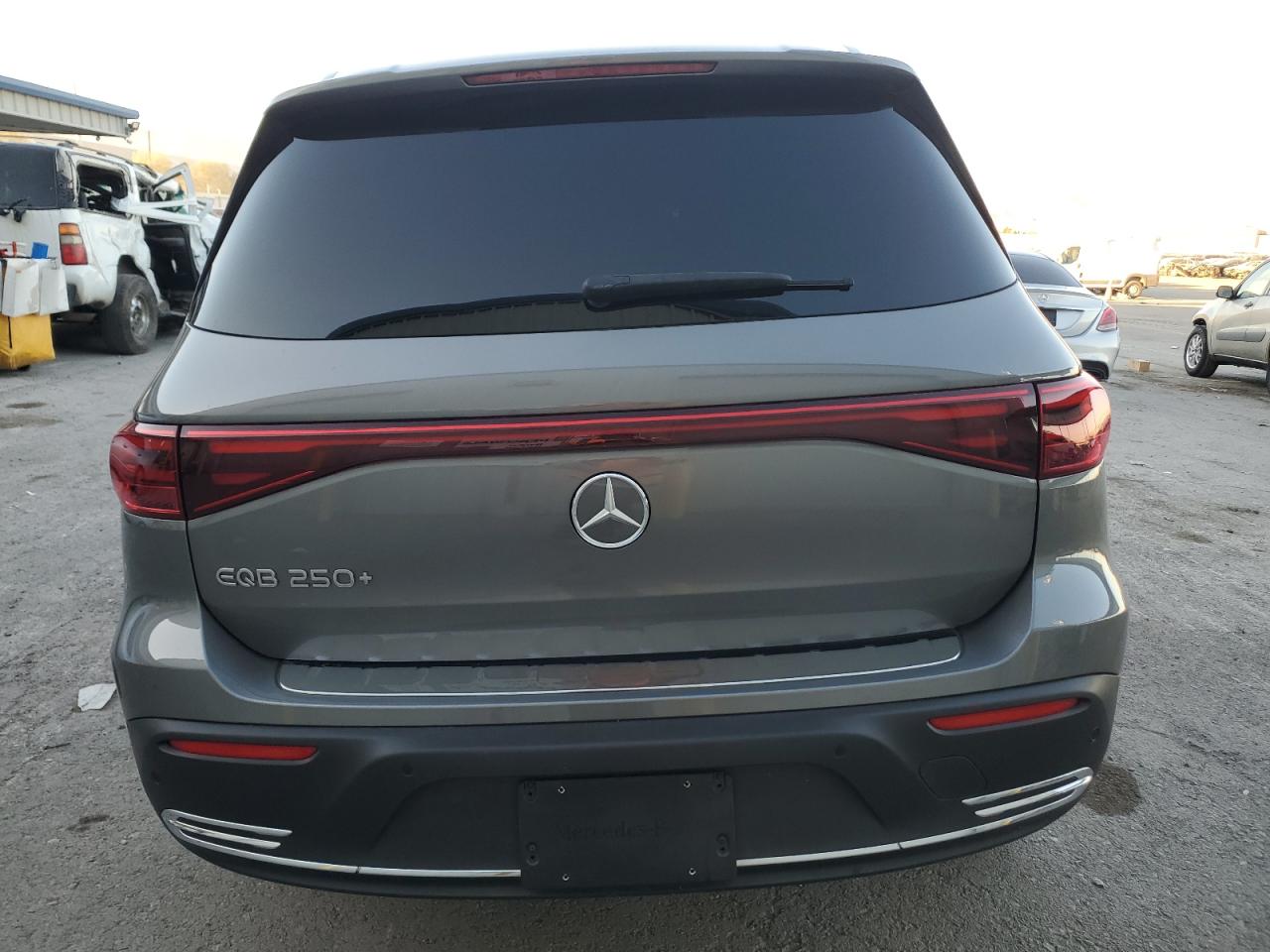 Mercedes-Benz EQB 250+ Image 13