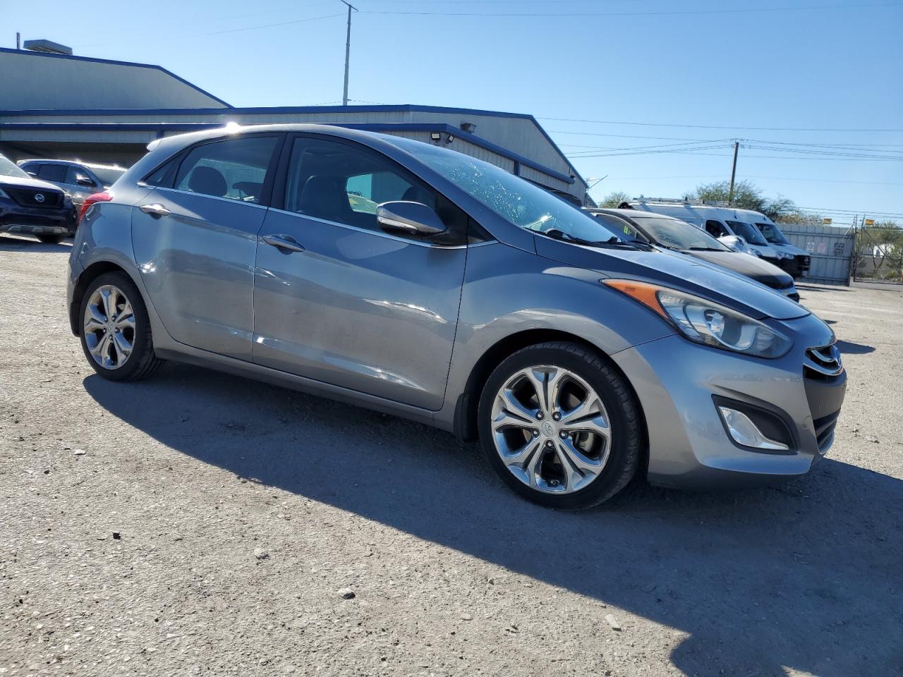 Hyundai ELANTRA Image 2