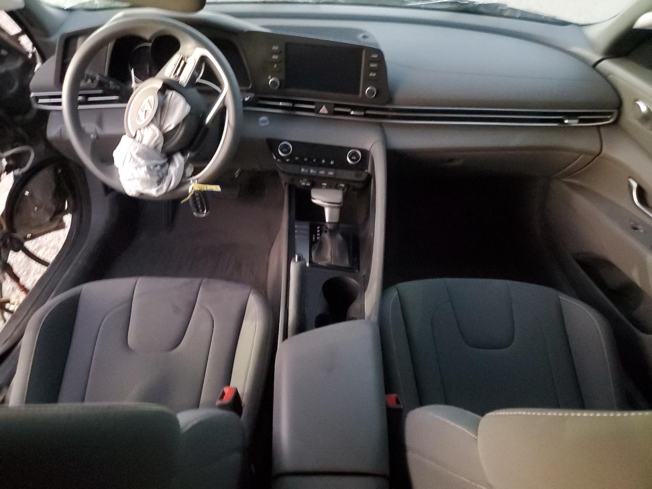 Hyundai ELANTRA Sel Image 12