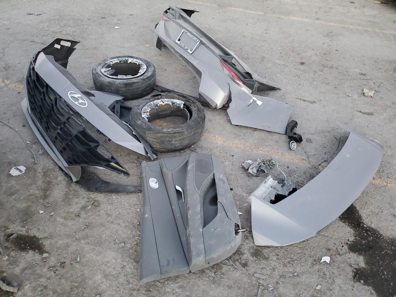 Hyundai ELANTRA Sel Image 2