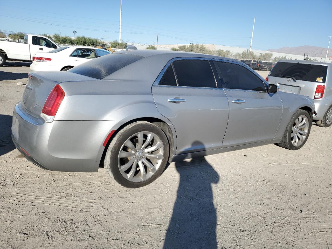 Chrysler 300 Limited Image 3