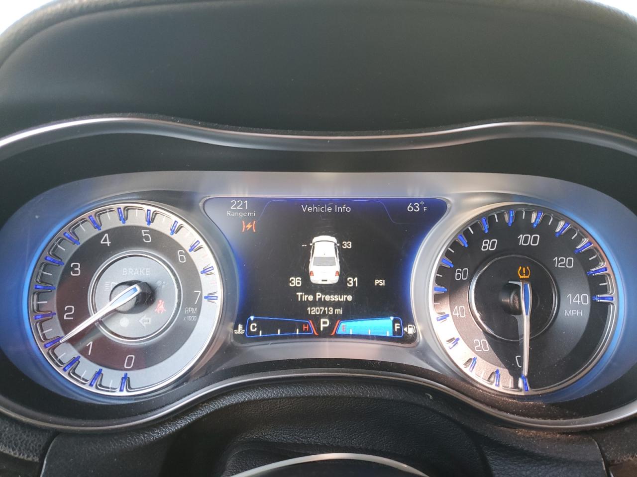 Chrysler 300 Limited Image 9