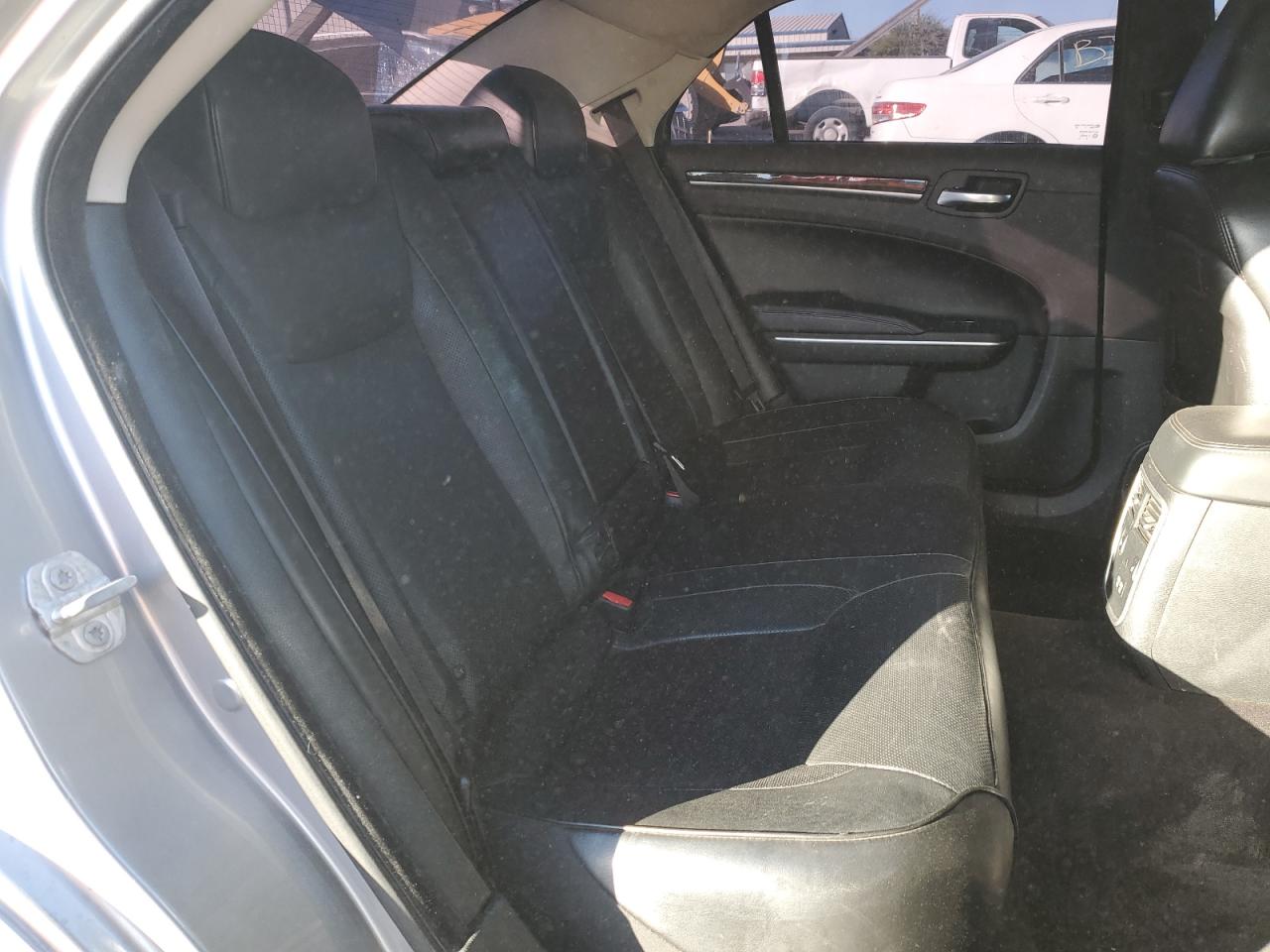 Chrysler 300 Limited Image 10