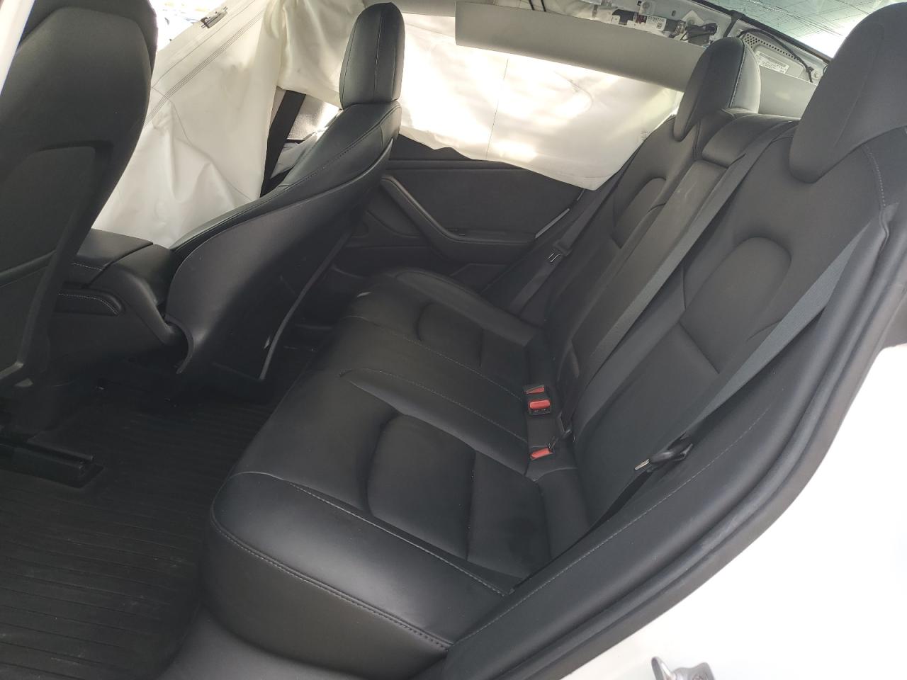 Tesla Model 3 Image 4