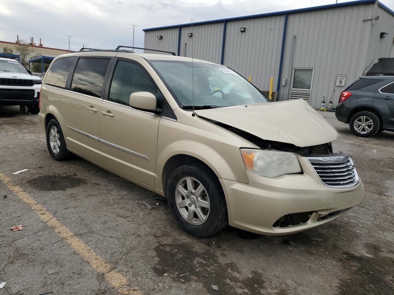 Chrysler Minivan Touring Image 5