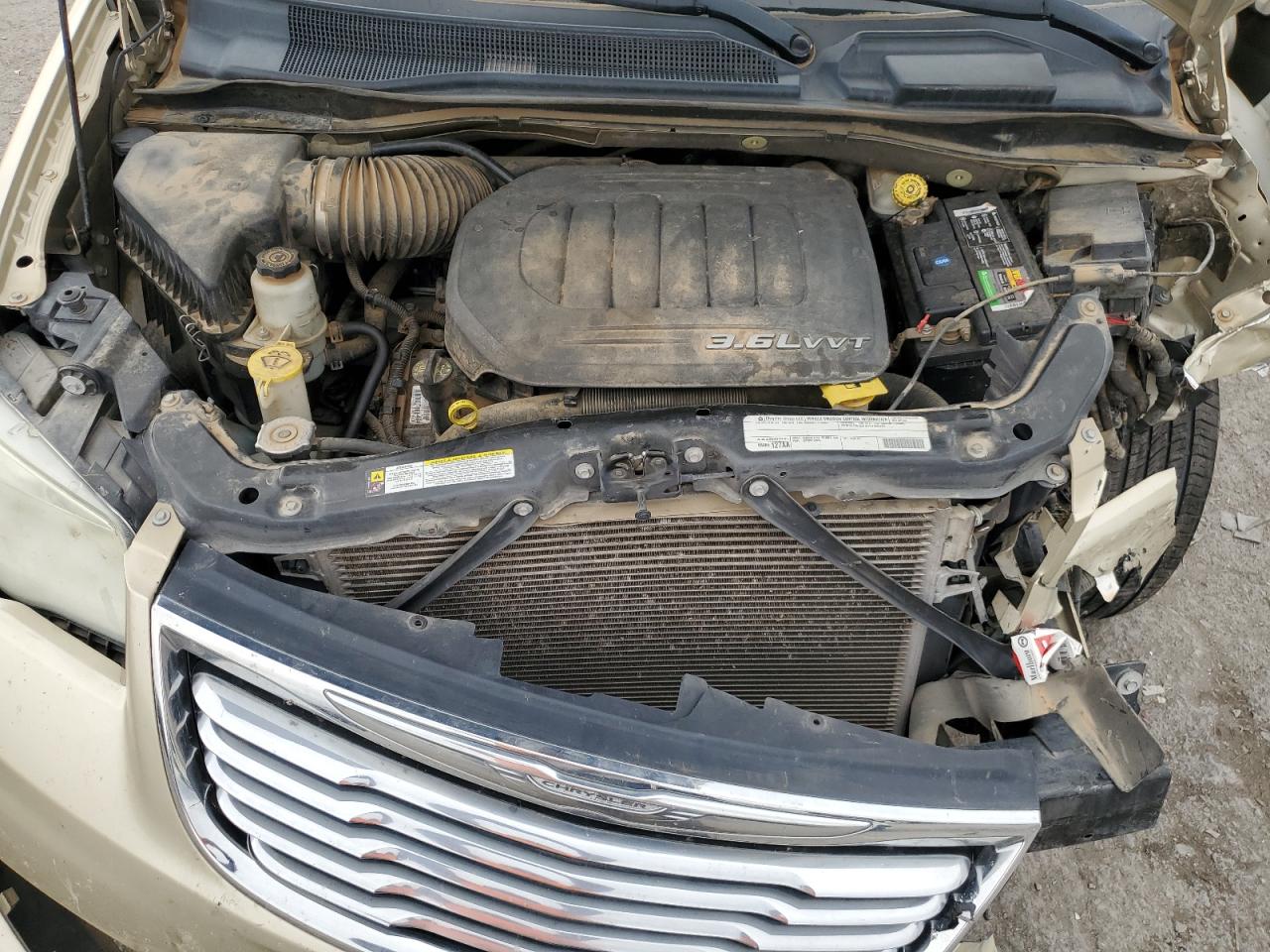 Chrysler Minivan Touring Image 12