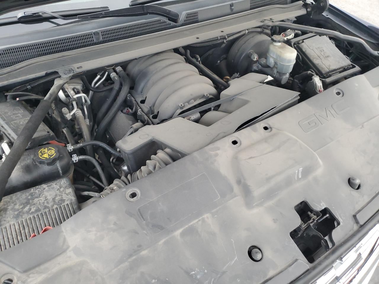 GMC Yukon Denali Image 8