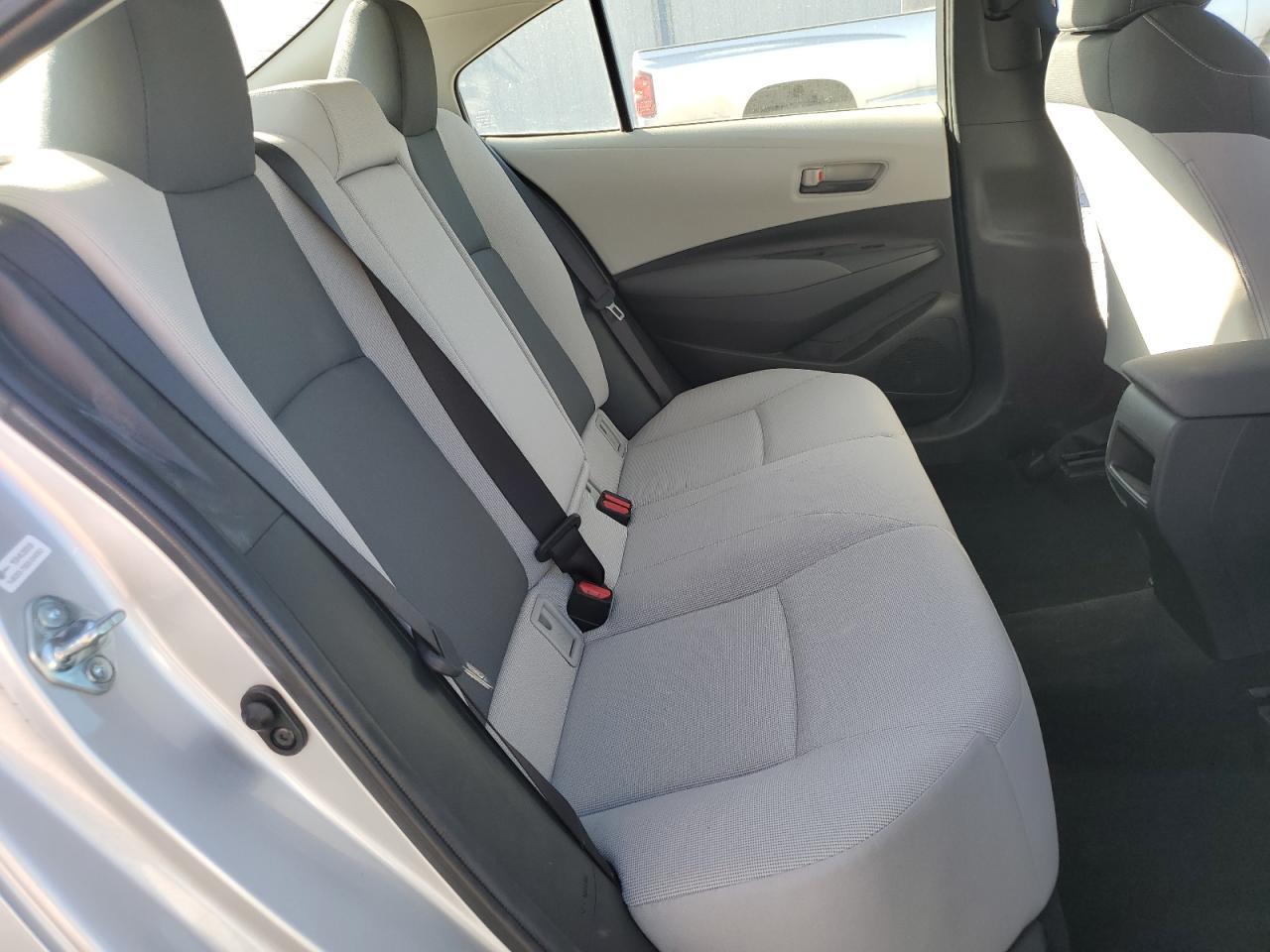 Toyota Corolla Le Image 10