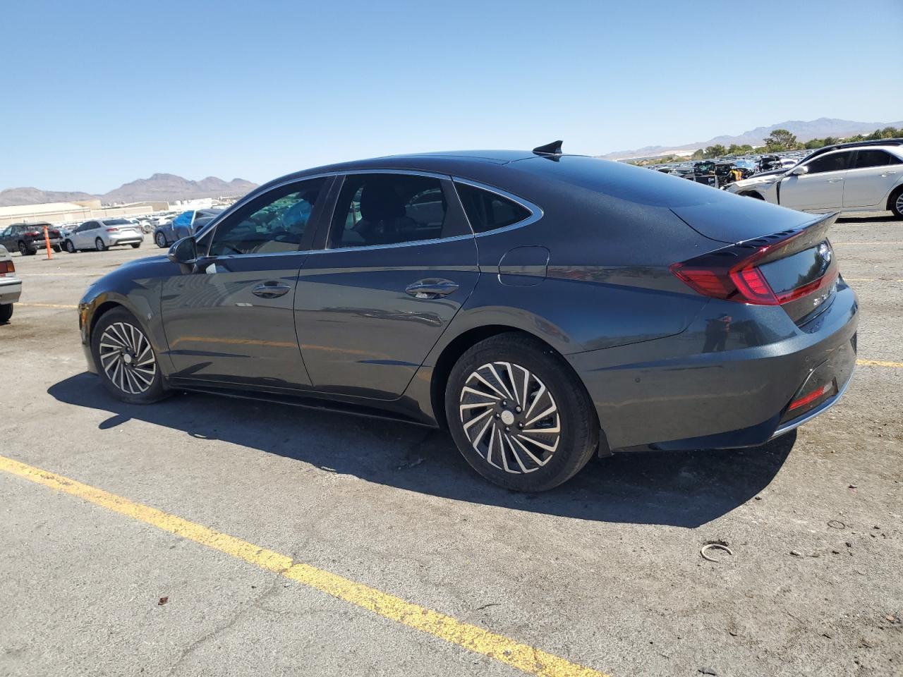 Hyundai SONATA Hybrid Image 2