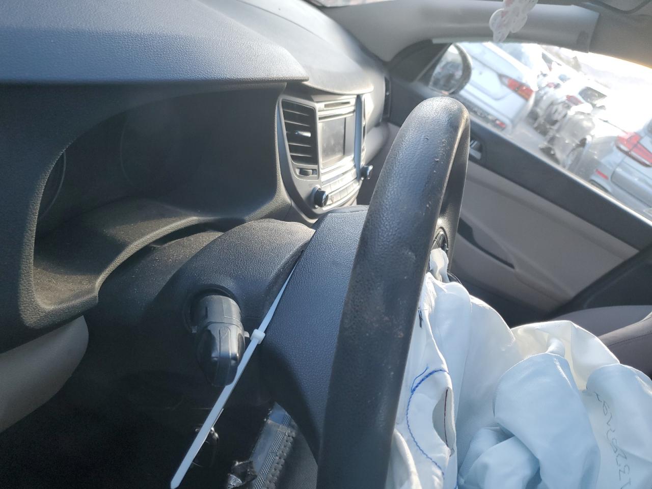 Hyundai TUCSON Limited Image 9