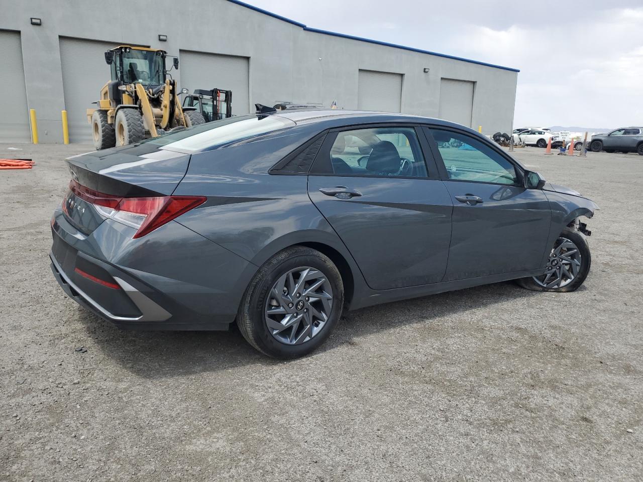 Hyundai ELANTRA Sel Image 3