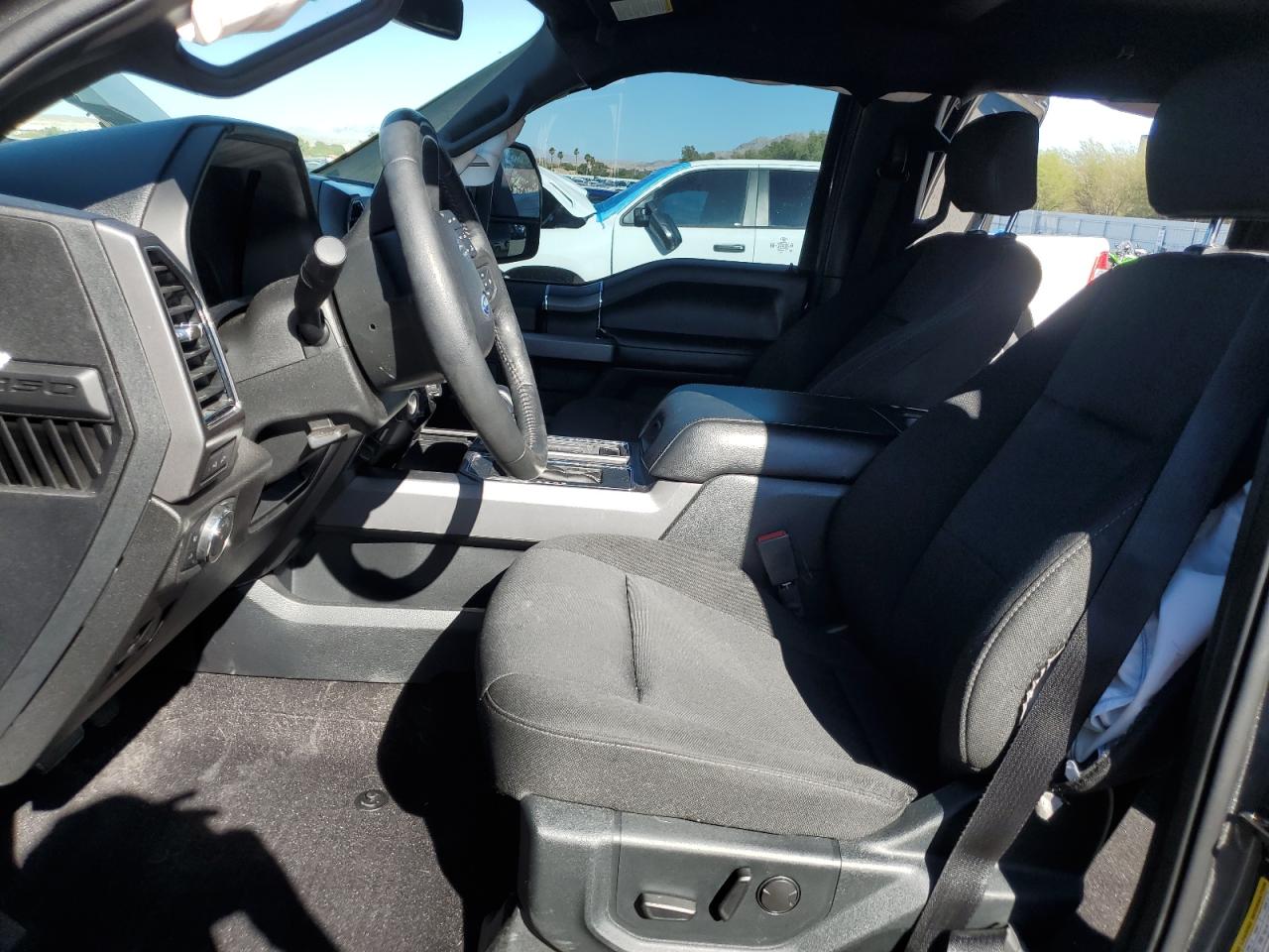 Ford F-150 Supercrew Image 13