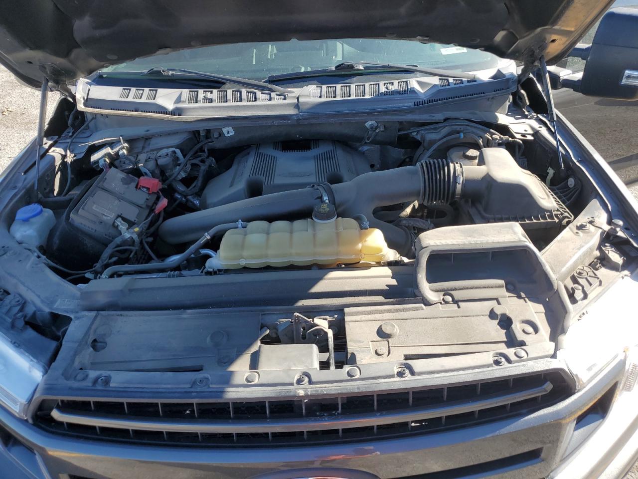 Ford F-150 Supercrew Image 2