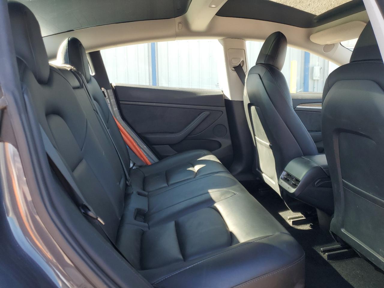 Tesla Model 3 Image 9