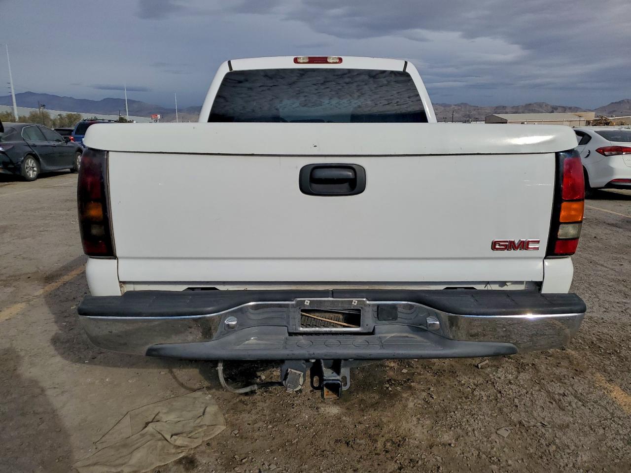 GMC Sierra C1500 Image 3