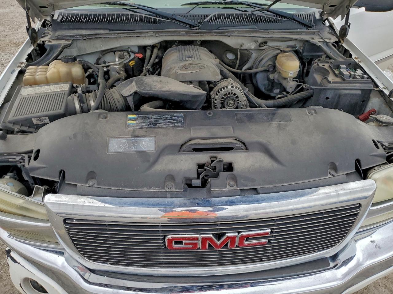 GMC Sierra C1500 Image 2